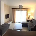 Nyaraló Aura
