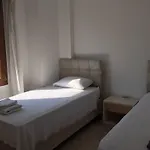 Nyaraló Aura